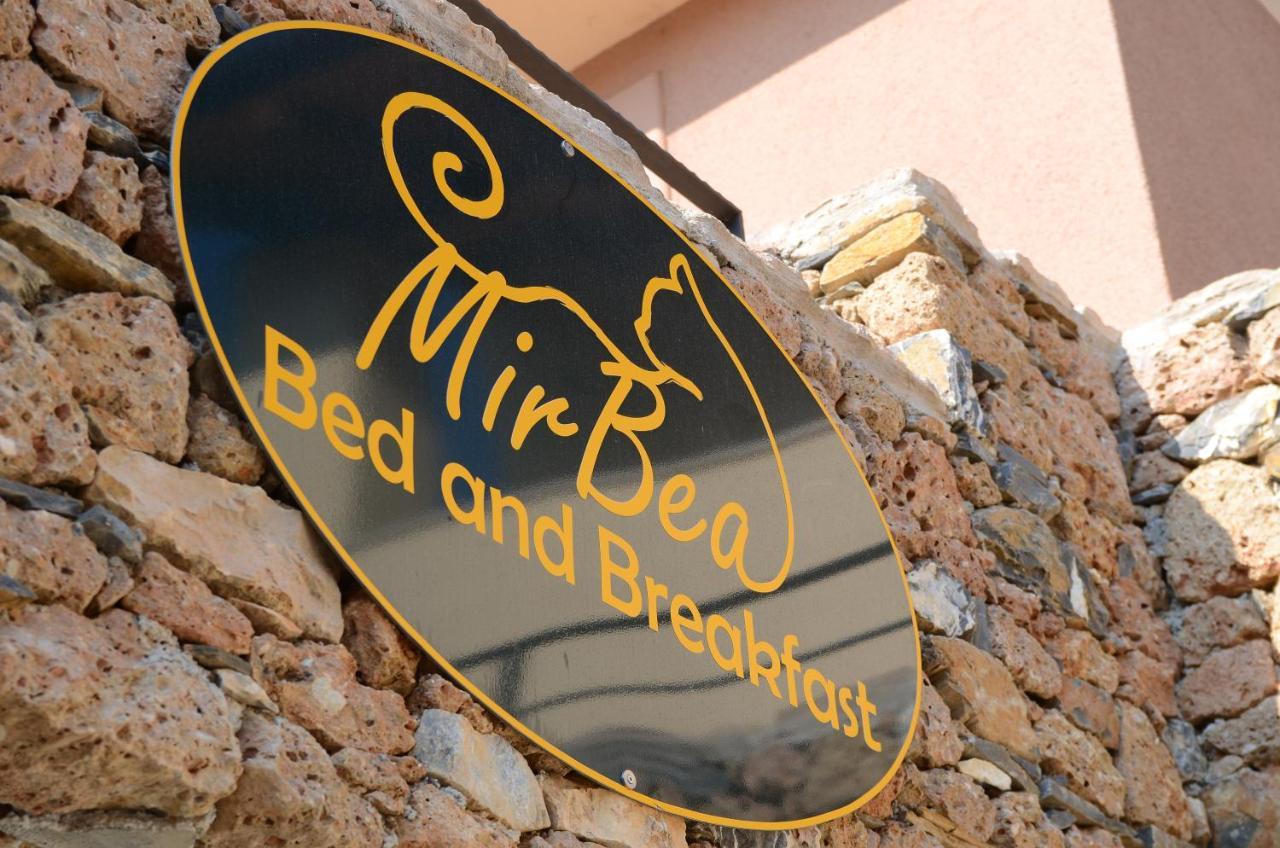 Mirbea Bed & Breakfast Cisano sul Neva Екстериор снимка