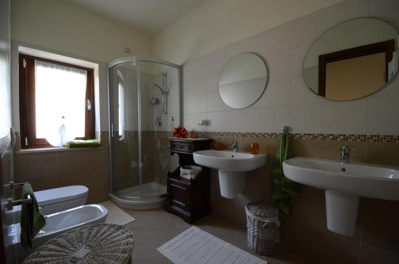 Mirbea Bed & Breakfast Cisano sul Neva Екстериор снимка
